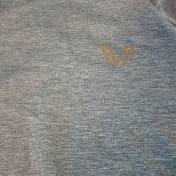 Peak velocity pull over in size S - Picture 2 of 3